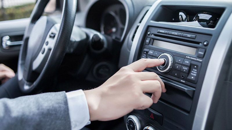 دلایل داغ شدن دینام خودرو و کارکرد ناقص آن 2 استفاده از برق دینام و باتری خودرو